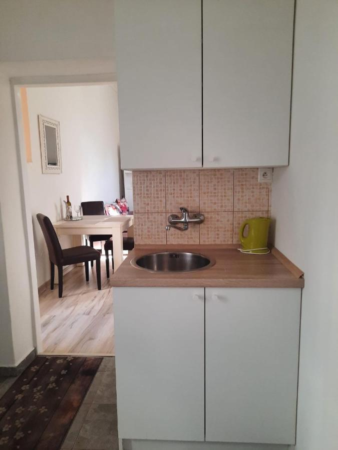 Apartman Matty V Tichom Dvore Priamo V Centre Братислава Екстериор снимка